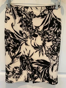 Falda recta forrada floral negra talla 4 WHITE HOUSE BLACK MARKET para mujer NUEVA - Imagen 1 de 4