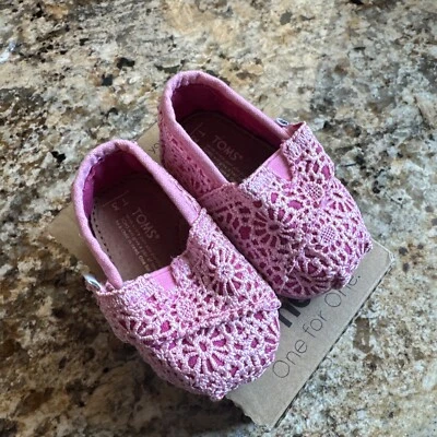 TOMS Baby Girls Shoes SZ T3 Slip On Toddler Hard Sole Glitter Pink Crochet - Image 1 of 3