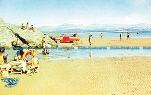 R660946 Criccieth. Black Rocks. Höhlen und Sand. Valentine. Valchrome - Bild 1 von 2