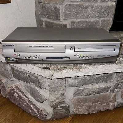 Combo reproductor de DVD/VHS trilingüe trilingüe de 19 micras grabadora de videograbadora de colección en funcionamiento Slyvania Foto 1 de 4