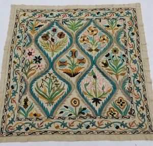 Pannello floreale vintage tradizionale crewelwork Kashmir ricamato a mano 124x124 cm - Foto 1 di 12