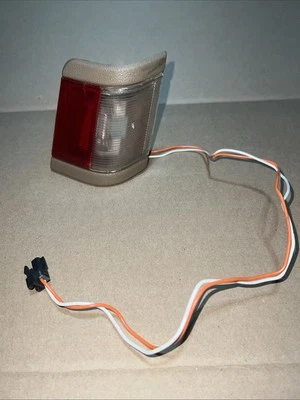 Luz de cortesía trasera derecha pasajero Buick Roadmaster 91-96 TAN Foto 1 de 4