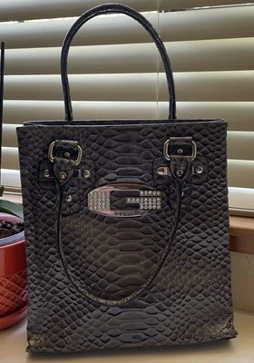 Cartera de cocodrilo sintético gris Guess Tansy Foto 1 de 4