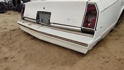 Conjunto de cubierta de parachoques trasero Monte Carlo 1981-1986 OEM trasero 5972949 Foto 1 de 4