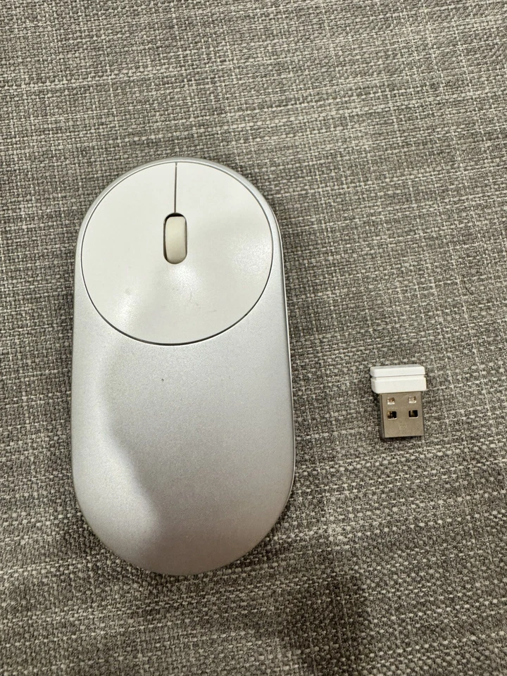 XiaoMi Portable mouse Bluetooth / Wireless 2.4Ghz Lightweight quiet office mouse - Image 1 of 3