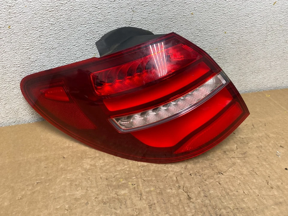 Luz trasera izquierda conductor Mercedes-Benz W246 Clase B 2012-2015 OEM O5893 DG Foto 1 de 4
