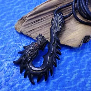 Collar colgante de gancho de pez dragón tatuaje maorí joyería de playa 2,5 pulgadas de alto - Imagen 1 de 4