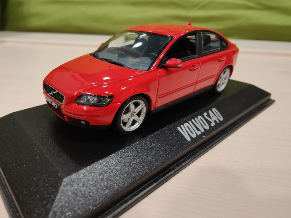 Paul's Model Art Volvo S40 Mk2 '04-07 edición concesionario modelo escala 1/43 Minichamps Foto 1 de 4