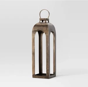 Candelabros linterna de aluminio fundido con pilar de 29"x9" dorado - Threshold Studio McGee - Imagen 1 de 5