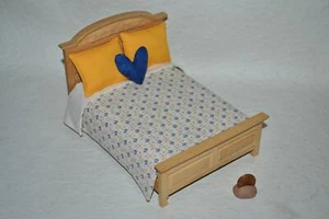 Miniature Dollhouse Bedspread/Comforter w-3 Pillows Handmade 1:12 Petite Floral - Picture 1 of 6