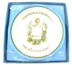 Lasting Treasures HOLLY HOBBIE PLACA COLECCIONISTA Porcelana en caja con percha - Imagen 1 de 11