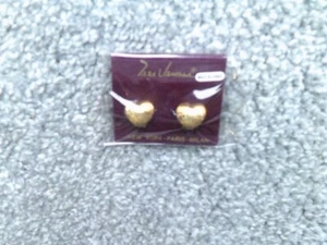 TARA VANESSA 1980.S CLIP ON EARINGS - HEARTS - NEW IN PACKET - Picture 1 of 5