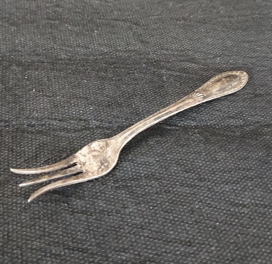 Tenedor de limón de plata esterlina vintage de Empire 4-5/8" sin pulir 3 dientes acampanados Foto 1 de 4