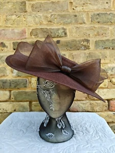 Sombrero de boda fascinador grande marrón Kentucky Derby Royal Ascot arco - Imagen 1 de 2