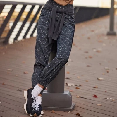 Pantalones Jogger Varley Beckett de Nylon en Mini Camuflaje Floral Boho Talla X-Pequeño Nuevos sin Etiquetas Foto 1 de 4