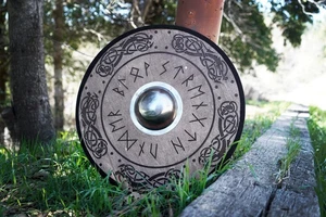 Gebeiztes geprägtes Wikingerschild mit Stahlbuckel – Spielzeug & Dekoration - Bild 1 von 5