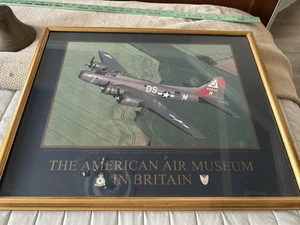 Gerahmter Fotodruck der B-17 Flying Fortress American Air Museum "Pink Lady" - Bild 1 von 8