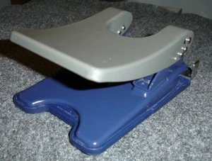 Staples One-Touch 2-hole punch 28 sheet capacity - Picture 1 of 5