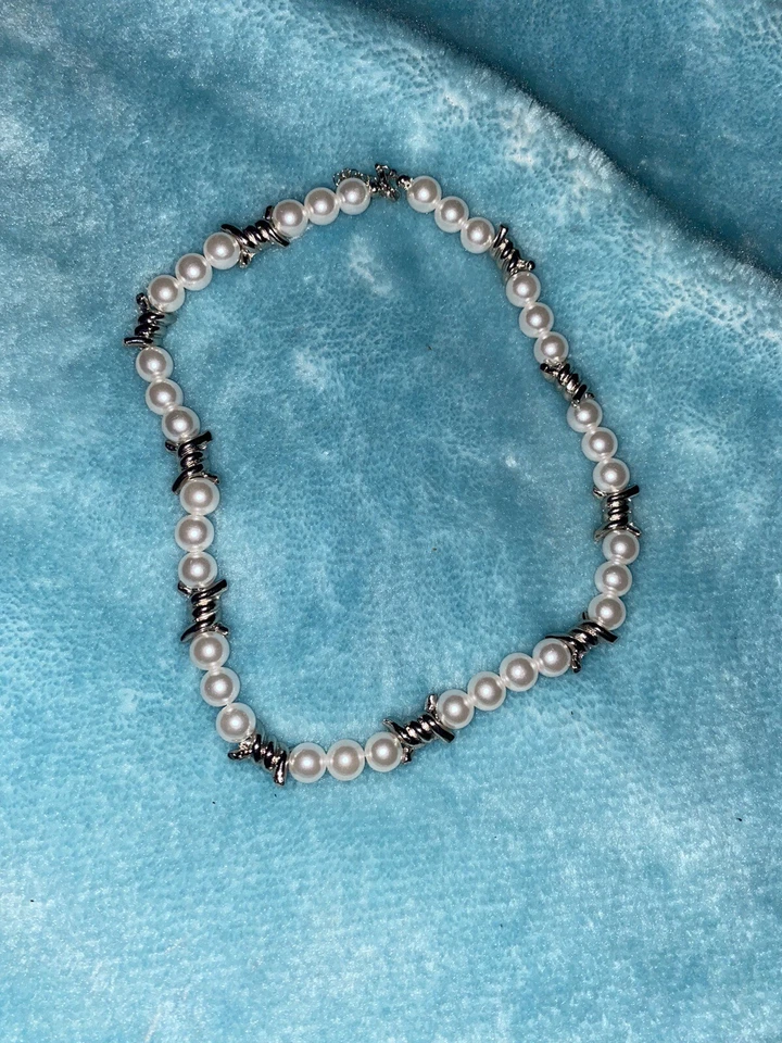 18” Barbed Wire Simulated Pearl Necklace With Extender - Image 1 of 1