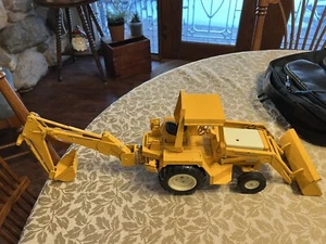 Vintage ERTL 1/16 International Harvester #472 Backhoe Loader 21” Pressed Steel - Picture 1 of 24