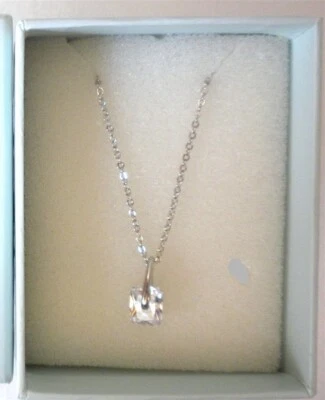 NUEVO EN CAJA REGALO COLGANTE SOLITARIO IVANKA TRUMP en Cadena PLATA 19" AJUSTABLE Foto 1 de 4