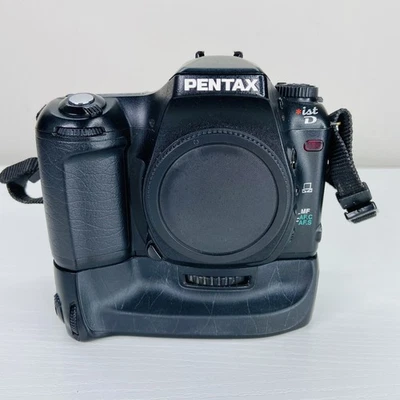 Reflex Pentax ist D  + Battery Grip - Fotocamera Digitale - Da Testare  - Image 1 of 4