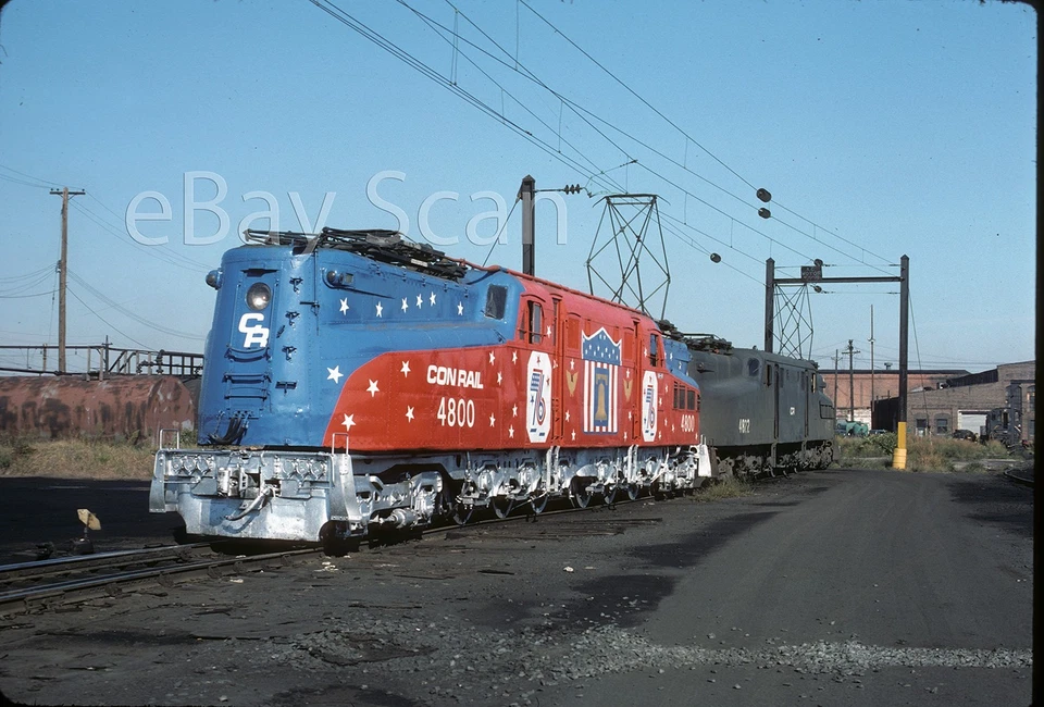 Diapositiva Original - Conrail Bicentenario GG-1 4800 "Old Remaches" Kearny NJ en 1976 Foto 1 de 1