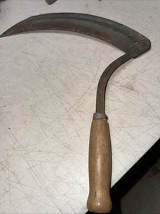 Vintage Sensensichel primitiv Ernte Messer Holzgriff Bauernhof Werkzeug Sensenmann. - Bild 1 von 11