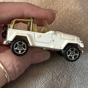 Die Cast 1/64 Scale Daisy Duke’s Jeep Vintage - Bild 1 von 8