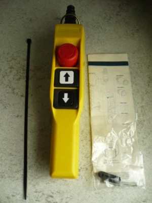 Telemecanique XAC A2113 Hängetaster Steuerflasche Handsteuerung Kransteuerung