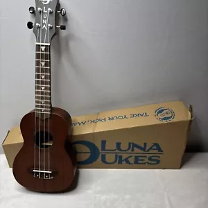 Luna UKE Ukulele Walnut/Mahogany XY20091997 - Picture 1 of 8