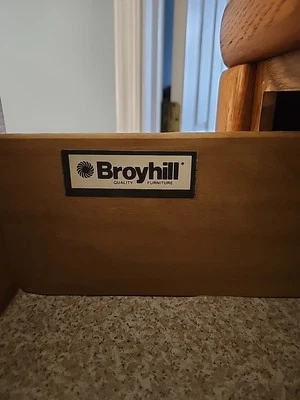 Broyhill  bedroom furniture set.   Local Pickup Only .   No Shipping Available.  - Image 1 of 4