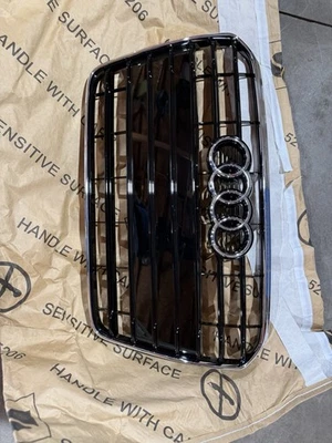 Оригинальная центральная нижняя решетка для Audi A5 2013–2017 годов выпуска 8T0853651KT94 - Изображение 1 из 2