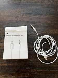 AUTHENTIQUE câble Apple Lightning vers jack audio 3,5 mm 1,2 m MXK22AM/A A1879 blanc UTILISATION - Photo 1 sur 9