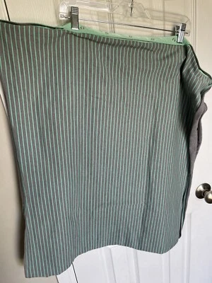 Bufanda Lululemon Vinyasa Rulu gris con rayas verdes reversible a presión Foto 1 de 4