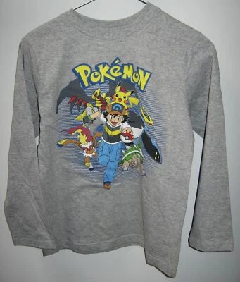 Camiseta Pokemon Gris Manga Larga Gráfica Talla M NUEVA Torterra Infernape Giratina Foto 1 de 4