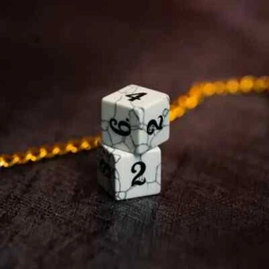Semi Precious Stone D6 Dice (SET OF 2 Howlite) - Imagen 1 de 3