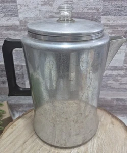 Cafetera percoladora vintage de doce tazas de aluminio Mirro. Olla y tapa solamente. Bonito - Imagen 1 de 10