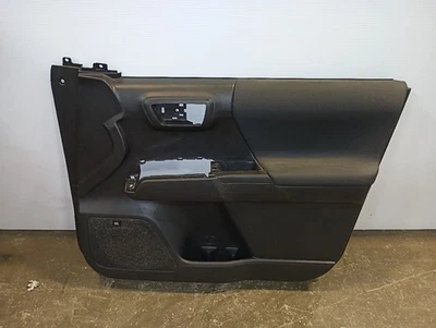 Panel de puerta delantera derecha/pasajero cuero negro Toyota Tacoma 11447214 Foto 1 de 4