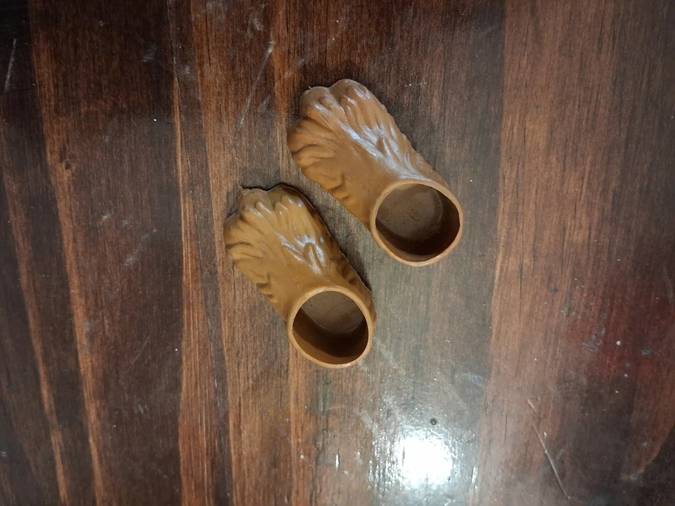 mego 8"  WIZARD OF OZ COWARDLY LION original feet boots shoe things - Image 1 of 2