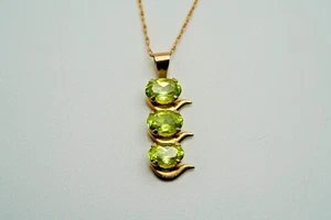 Collana vintage in oro giallo 14 kt con ciondolo peridoto 2,2 cm peso 19" 1,24 g - Foto 1 di 8