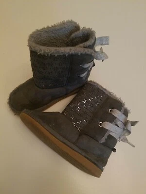 Bota Crazy 8 de piel sintética para niños pequeños talla 8 gris  Foto 1 de 4