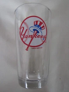 VASO DE CERVEZA COLECCIONABLE CON LOGOTIPO OFICIAL DE LOS NEW YORK YANKEES - 16 OZ - CERVEZA BUDWEISER - Imagen 1 de 3