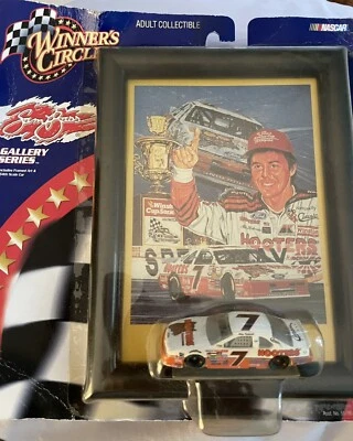Winner's Circle Sam Bass Gallery Series Alan Kulwicki #7 arte enmarcado y escala 1:64 Foto 1 de 2