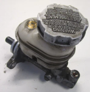 Kia Rio Estate MK1 1.3L 2004 - Brake Master Cylinder - Picture 1 of 3