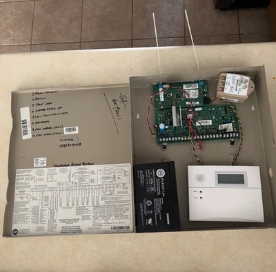 ADT Safewatch Pro 3000EN Security System Kit Complete Set - Image 1 of 2