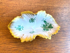 Herend Apponyi Green Leaf shaped dish with gold accent,  7724/AV, MINT! - Picture 1 of 3
