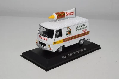 B69 1:43 ALTAYA ATLAS PEUGEOT J7 FURGONETA PEGAMENTO ESCOCÉS SOBRE ZÓCALO EXC. COND. Foto 1 de 4