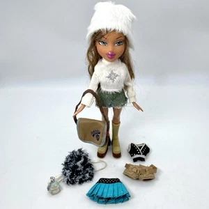 Lotto vestiti Bratz bambola Yasmin figura inverno paese delle meraviglie giada fiocco di neve stivali borsa - Foto 1 di 11