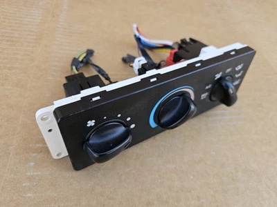 ✅99-04 Ford Super Duty F350 Excursion Used AC Climate Temp Control Switch /Plugs - Image 1 of 4